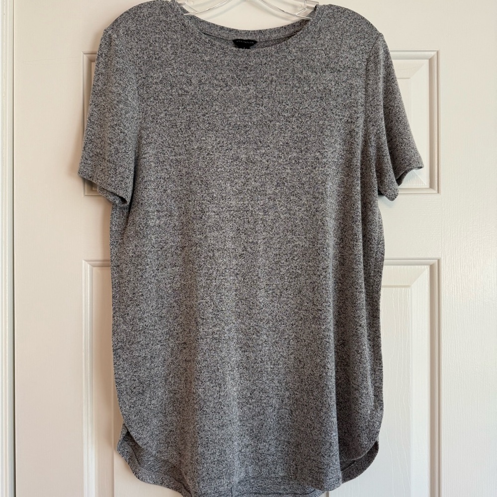 Ann Taylor Women’s Grey Round Neck Shirt Sleeve Top Super Soft Shirt Small